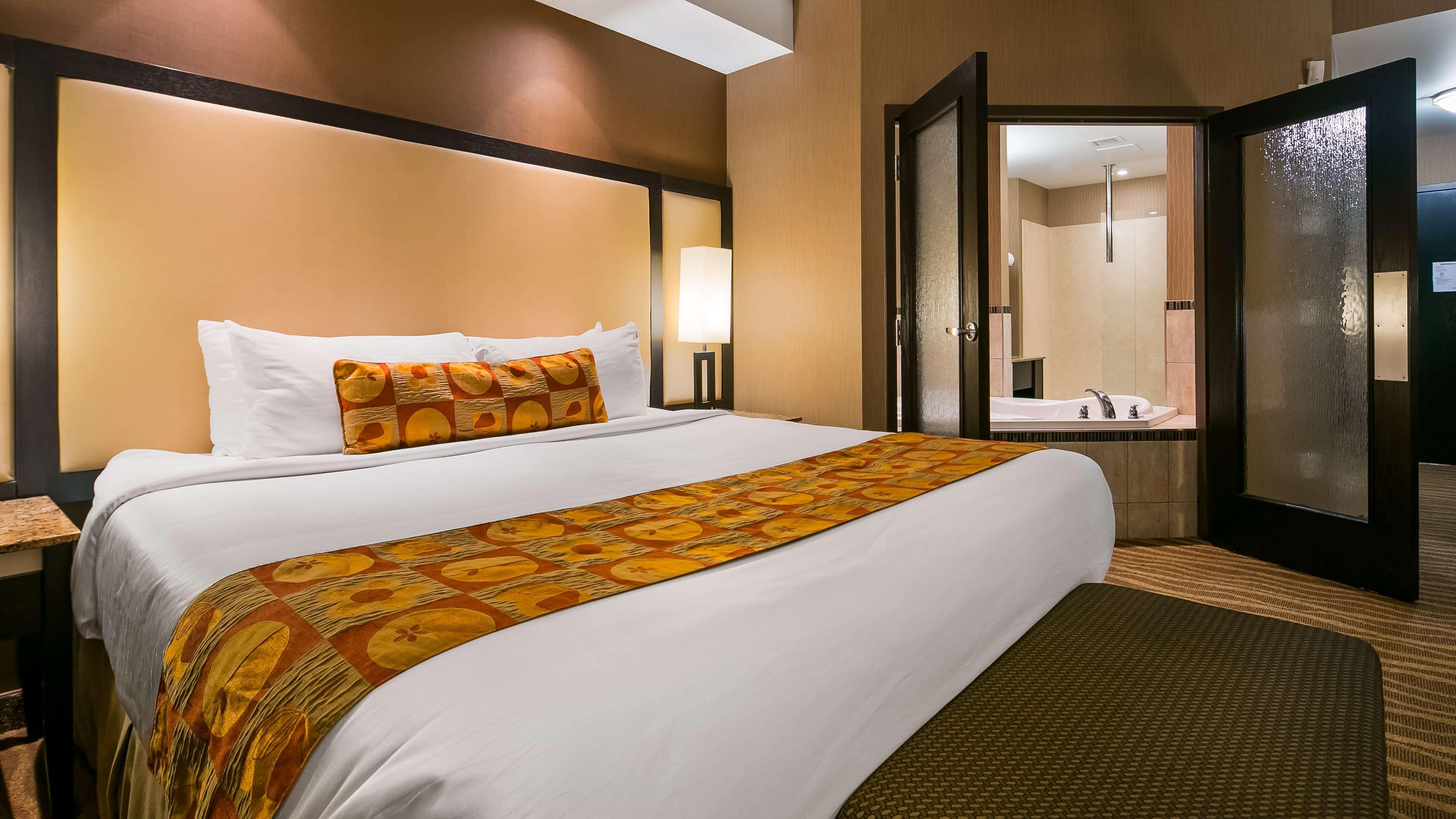 Best Western Premier Freeport Inn Calgary Airport Экстерьер фото