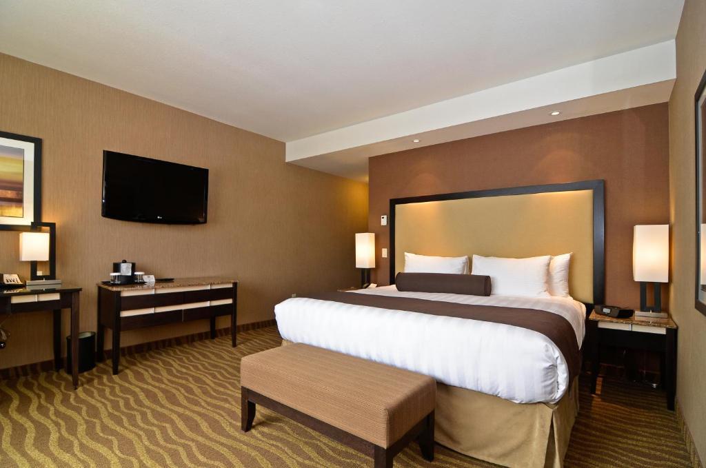 Best Western Premier Freeport Inn Calgary Airport Экстерьер фото