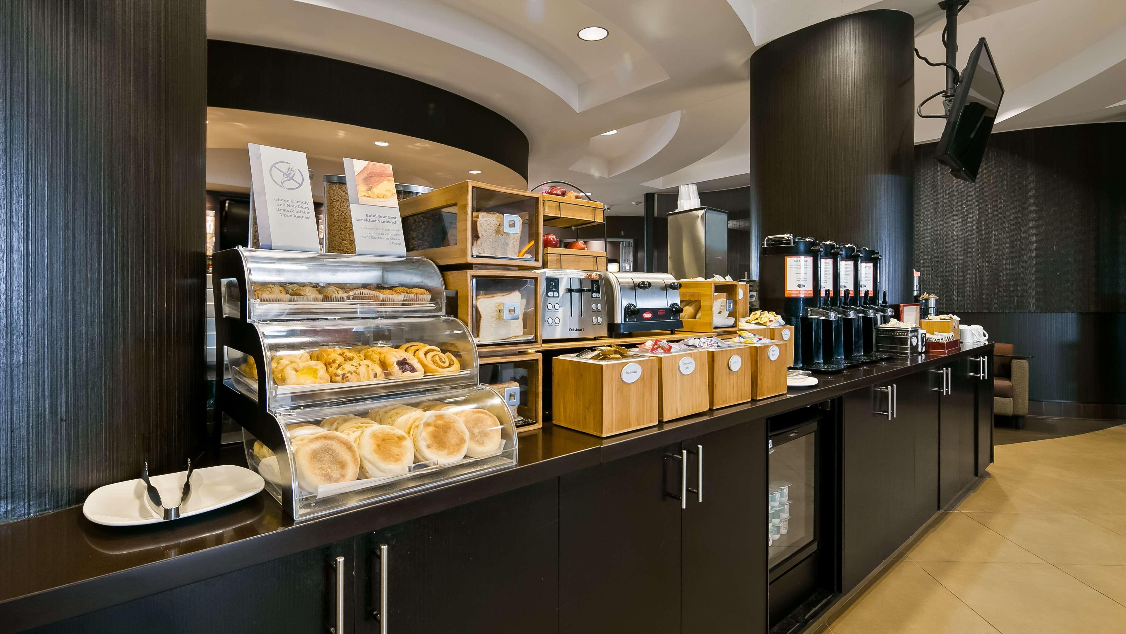 Best Western Premier Freeport Inn Calgary Airport Экстерьер фото