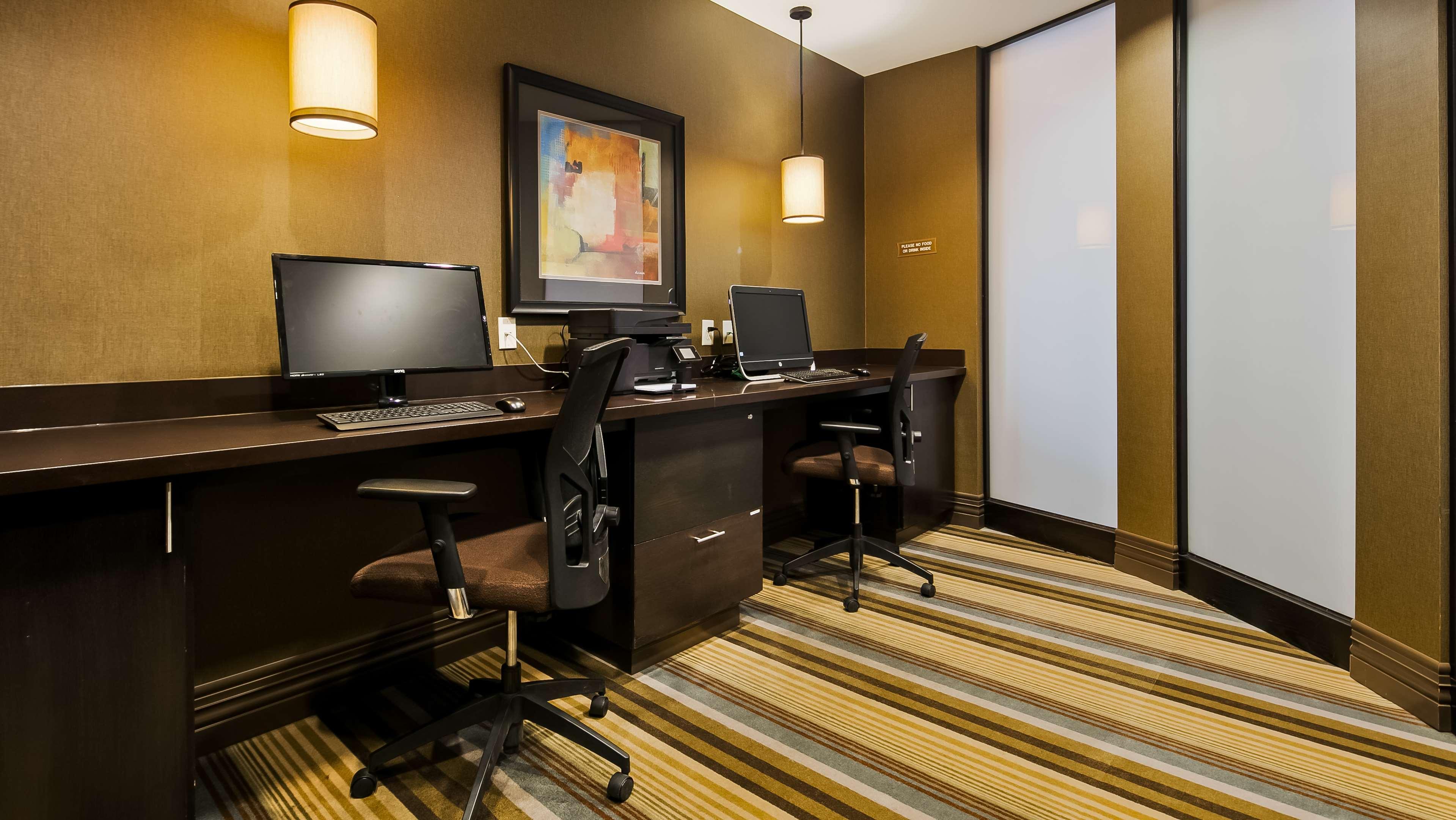 Best Western Premier Freeport Inn Calgary Airport Экстерьер фото