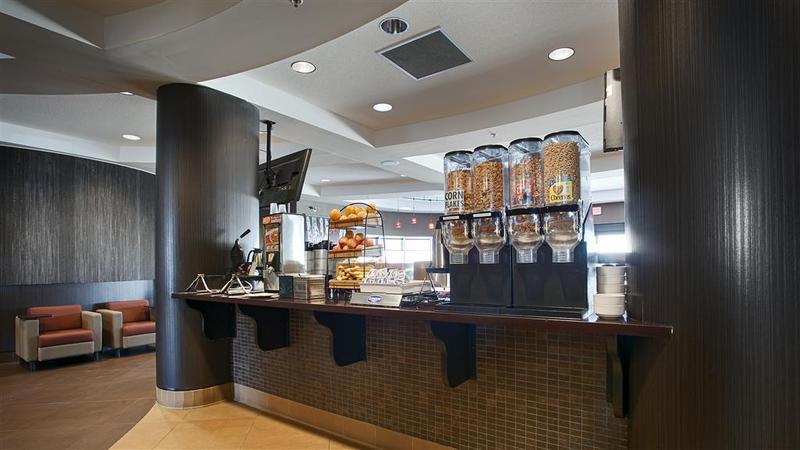 Best Western Premier Freeport Inn Calgary Airport Экстерьер фото
