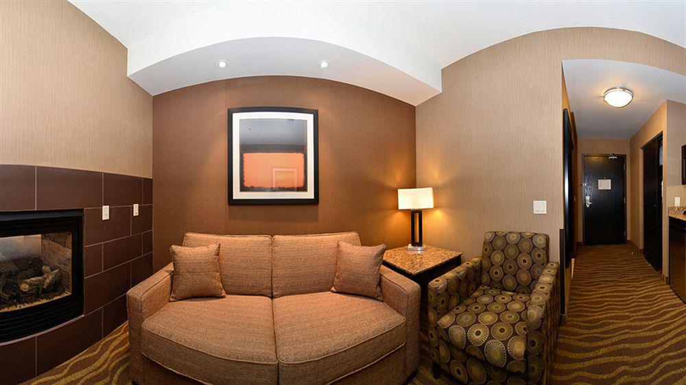 Best Western Premier Freeport Inn Calgary Airport Экстерьер фото